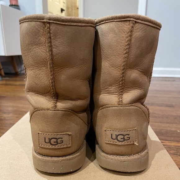 Kids UGG Chestnut Boots Size 2 - Picture 2 of 6